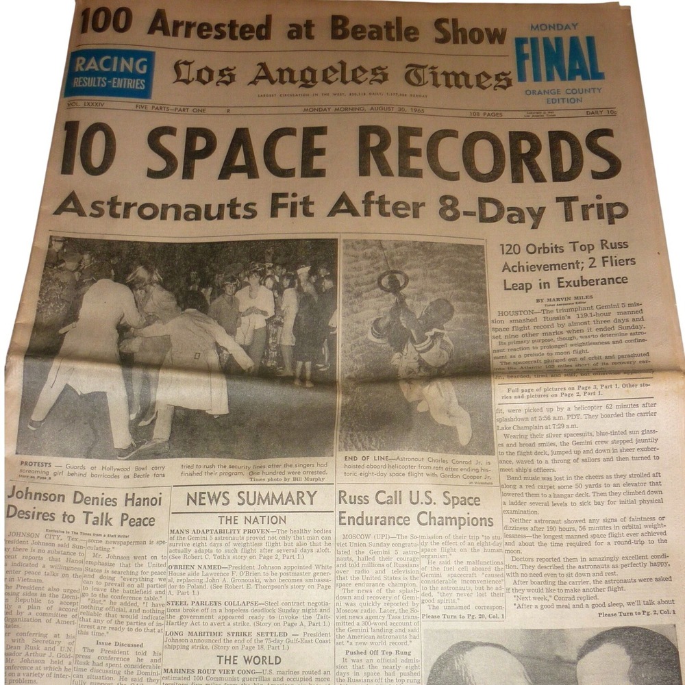 1965 Los Angeles Times Newspaper Gemini 5 Space Records Beatles Headline Aug 30
